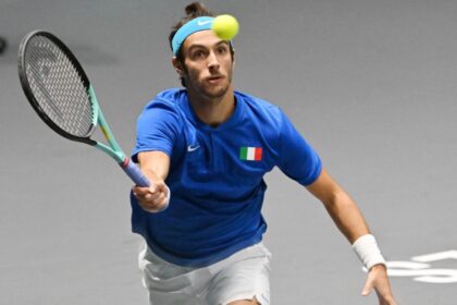 Musetti fights back to overtake Zverev in Vienna quarterfinals