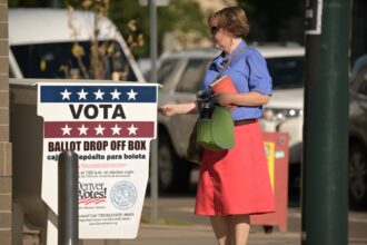 Colorado early voting numbers show Democrats with slight edge over GOP voters