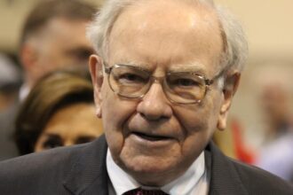 Warren Buffett at a Berkshire Hathaway AGM