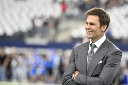 Tom Brady's job as Fox broadcaster got tougher as Raiders owner. Commitment to what excellence?