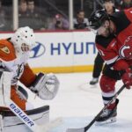 Ducks can't hold back second-period scoring surge from Devils in loss