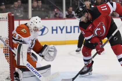 Ducks can't hold back second-period scoring surge from Devils in loss