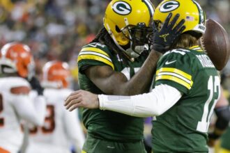 Davante Adams to reunite with Aaron Rodgers as Raiders trade star receiver to Jets