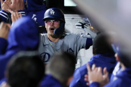 Kiké Hernández adds another homer to impressive October résumé: 'He wants the moment'