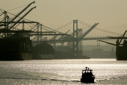 Port of Los Angeles receives unprecedented $400-million grant to electrify operations