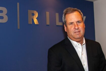 In deal to lower huge debt, B. Riley sells its liquidation business