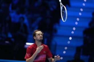 Daniil Medvedev loses temper in ATP Finals loss to Taylor Fritz