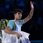 Carlos Alcaraz struggles with stomach issue in loss at ATP Finals