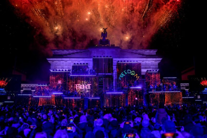 Tens of thousands celebrate fall of the Berlin Wall 35 years ago with concerts and art installations