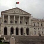 Extended parental leave in Portugal faces delays until at least 2025