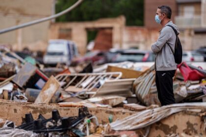 Feeling abandoned after historic floods, Valencians press on with cleanup effort