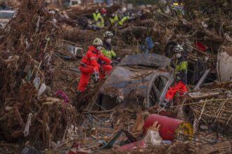 Valencia government rules out resignations as anger grows over Spain flood response