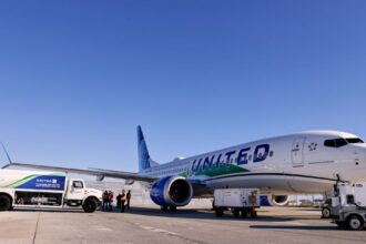 Airlines team up with California to boost adoption of lower carbon jet fuel