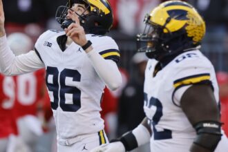 CFB roundup: Michigan upsets No. 2 Ohio State in Columbus