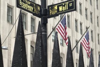 Wall Street drifts to a mixed finish after an inflation update