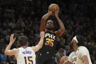 Another lackluster effort as Lakers lose to the Suns