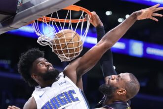 Lakers' six-game winning streak ends in late collapse to Orlando Magic