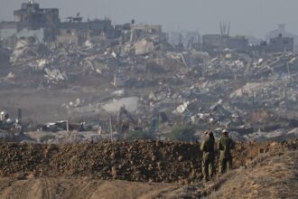 UN halts aid shipments through Gaza's main crossing after looting. It blames the crisis on Israel