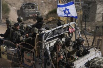 Fear of the unknown or unique chance? How Israel plays its cards in the Syrian crisis