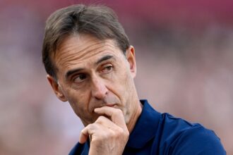 West Ham offered "extraordinary" ex-Chelsea boss to replace Julen Lopetegui