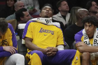 Lakers buried in a barrage of 24 Miami threes in concerning blowout loss