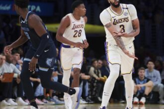 LeBron James returns and Lakers overcome Anthony Davis injury scare in win