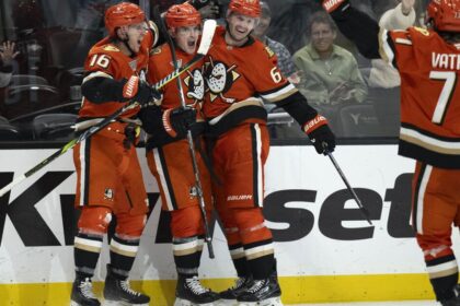 Troy Terry's last-minute goal helps Ducks stun visiting Jets