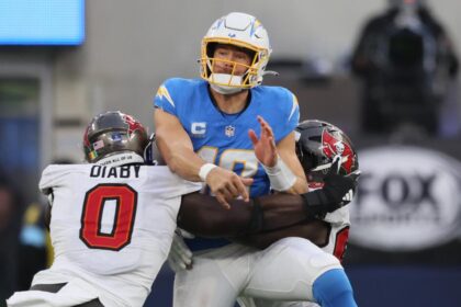 Baker Mayfield, Buccaneers slice up Chargers defense in second half and roll